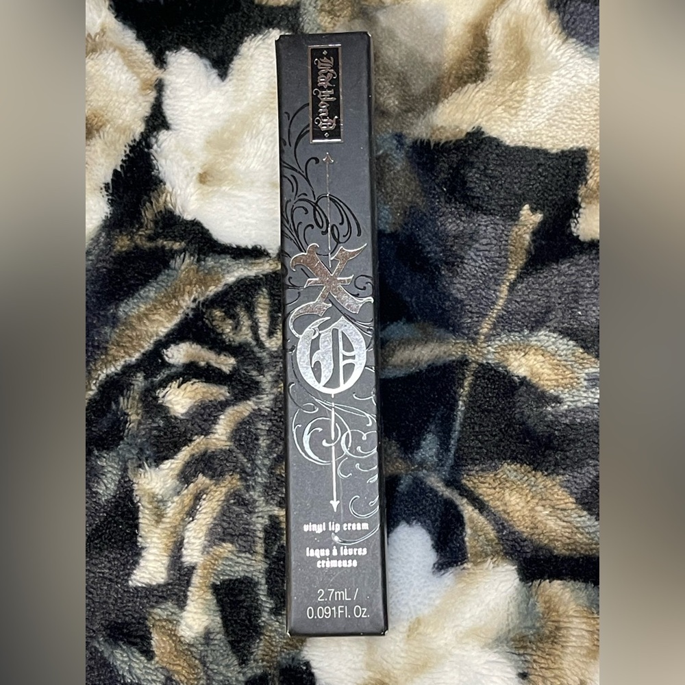 Kat Von D Dahlia XO Vinyl Lip Cream - Picture 3 of 5